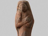 Aeg T 7  Aeg T 7, Vermutl. Theben, Ende 20. bis 25. Dynastie, Uschebti-Aufseher, Roter Ton, H 14,7 cm, B 4,5 cm, T 3,3 cm : Bestandskatalog Ägypten, Museumsfoto: Claus Cordes